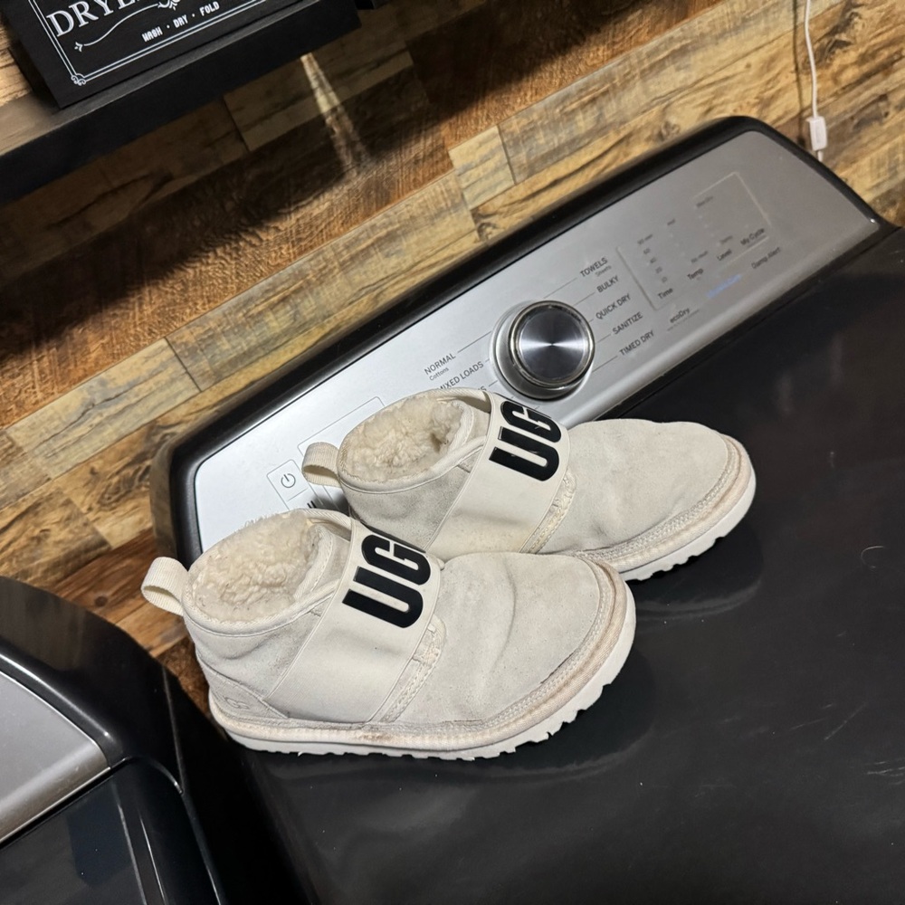 Cream white UGG AUSTRALIA